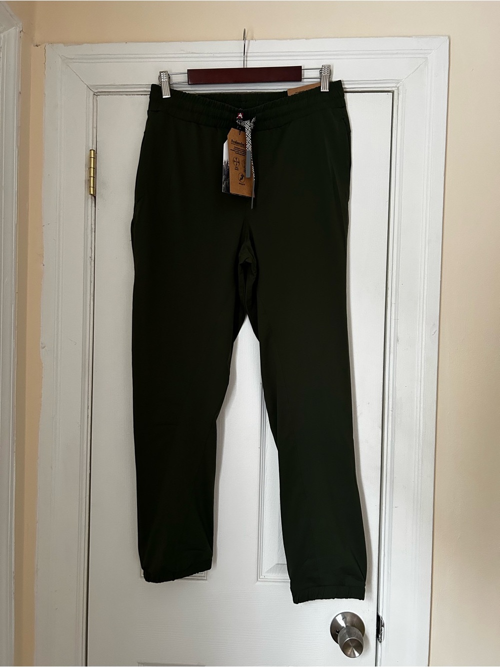 NWT Avalanche Olive Green Men's Jogger Sweatpants
